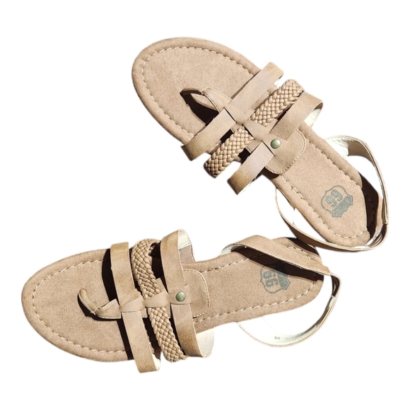 🍁 Never Worn NWOT Route 66 Callie Style Faux Suede Elastic Strap Sandals Size 8 - Picture 1 of 4